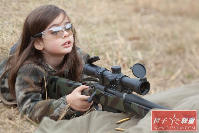 sniper_babe_3703.jpg